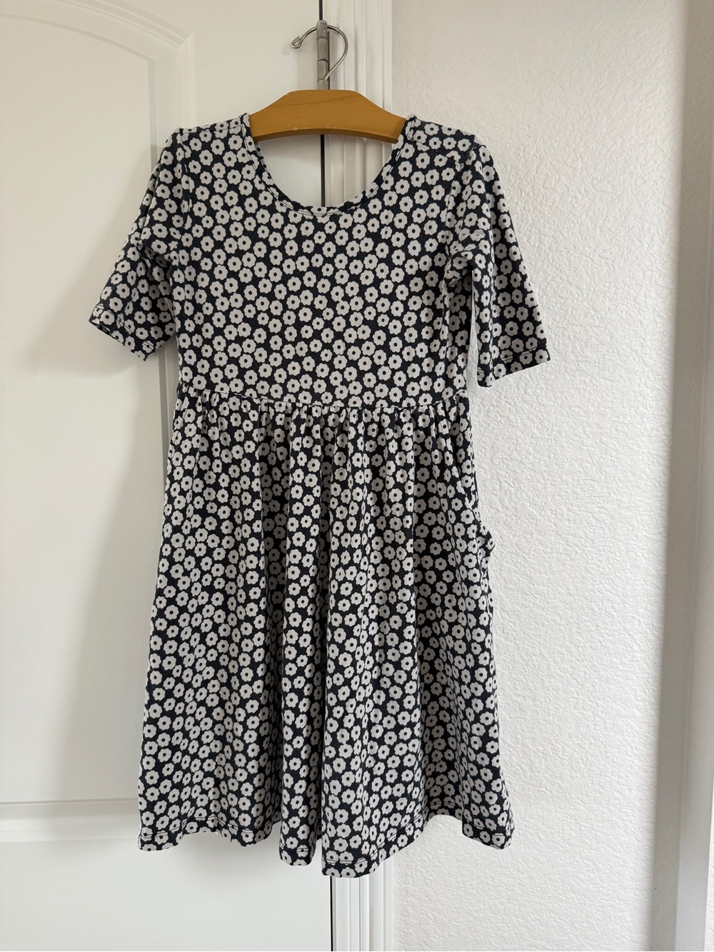 Hanna Andersson black floral skater dress 8